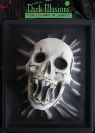 Screaming Skull 3-D Glow-in-the-Dark Wall Hanging